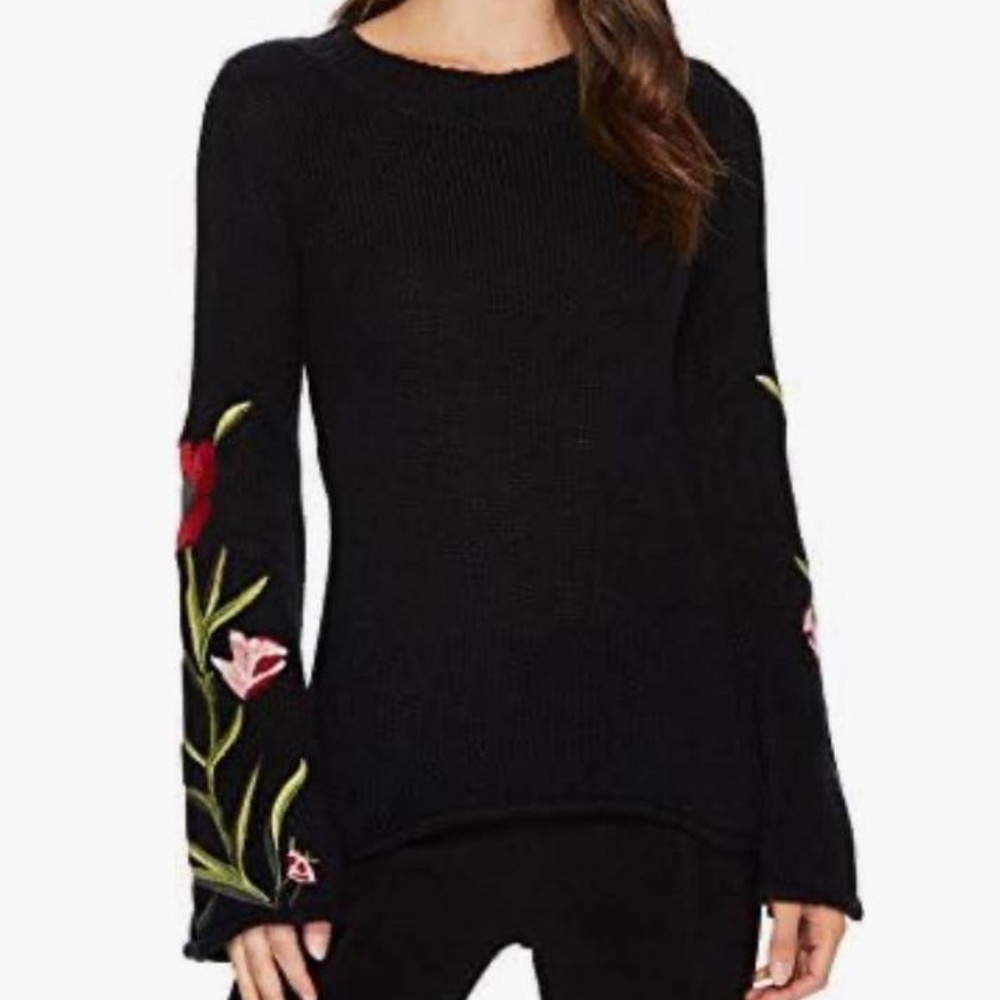 Romeo & Juliet Couture Bell Sleeve Floral Sweater
